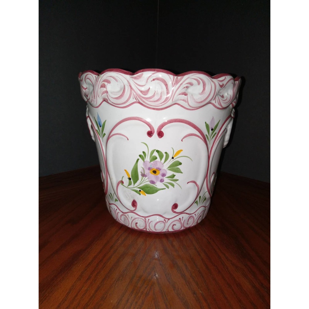 Flower pot.